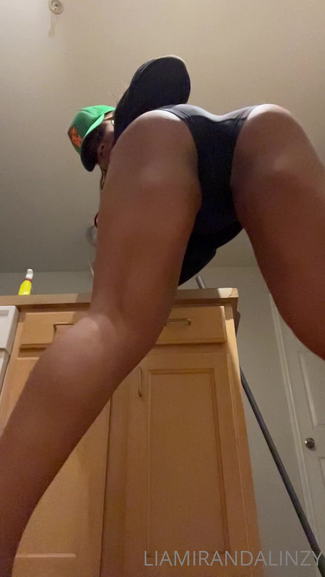 NaturalLuvsBeauty Ass From Below Clip
