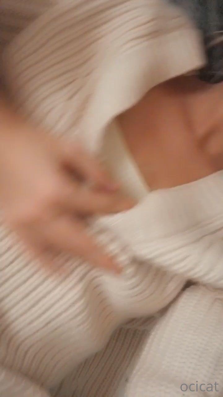 Ocicat Close-Up Spreading Pussy Clip