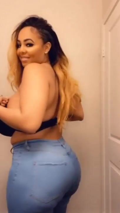 Persephanii Huge Tits Cleavage_001