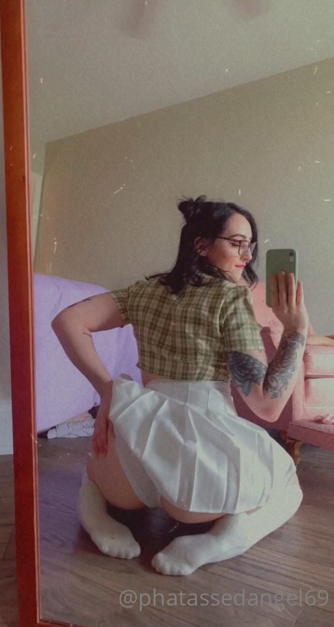 PhatAsseDangel69 Spread Legs Braless XXX