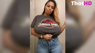 Stephanie Nelson Huge Tits Cleavage