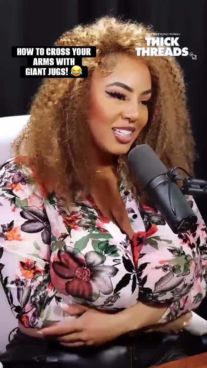 Stephanie Nelson Huge Tits Cleavage Leak