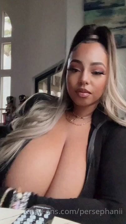 Stephanie Nelson Huge Tits Cleavage OnlyFans