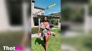 Stephanie Nelson Outdoor Cleavage
