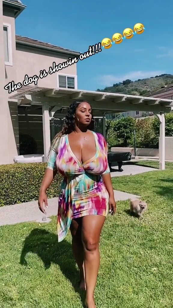 Stephanie Nelson Outdoor Cleavage