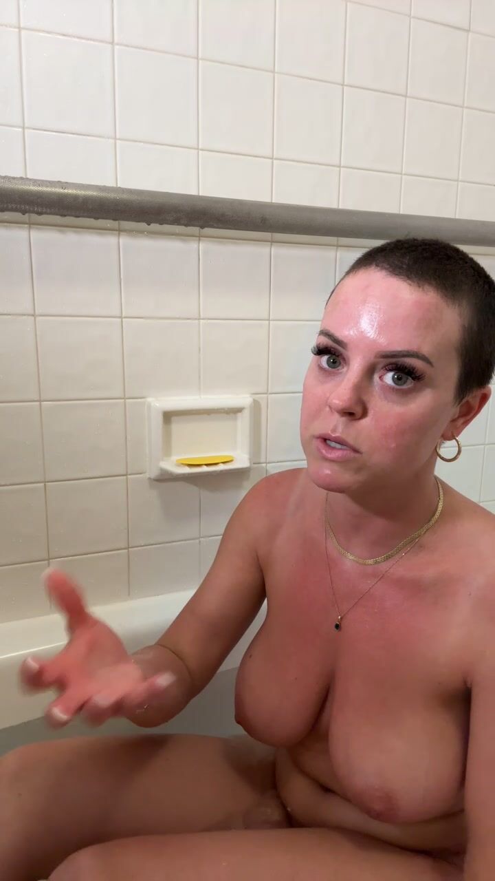 Rahyndee James Bathroom Nude Video_001