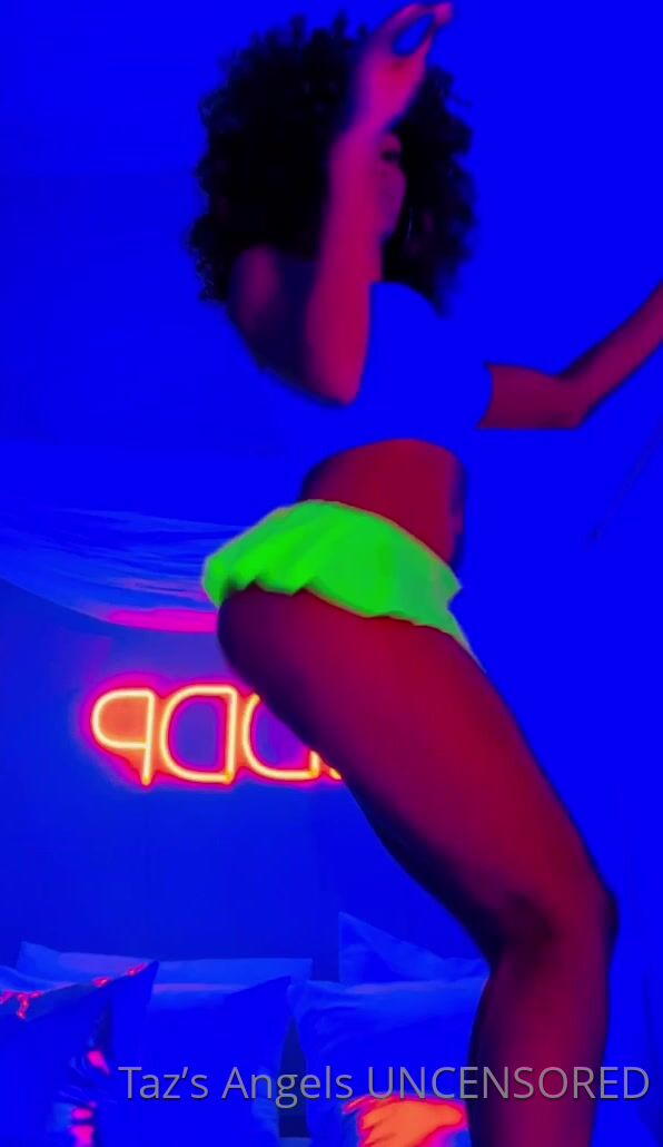 Tazs Angels Ass in Miniskirt Leaked