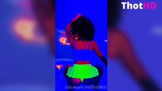 Tazs Angels Squatting Ass Clip