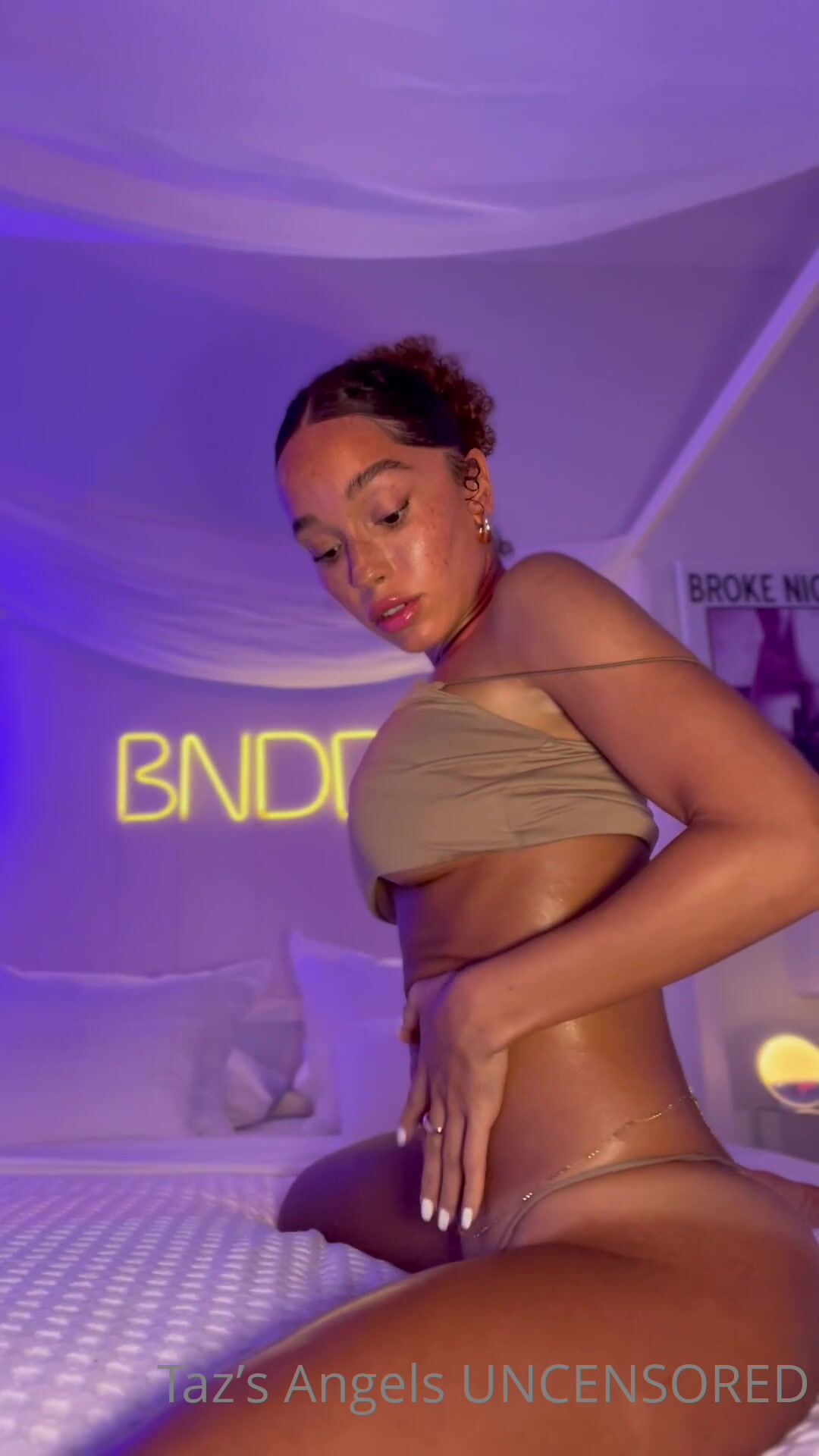 Tazs Angels Underboob Ass Leak