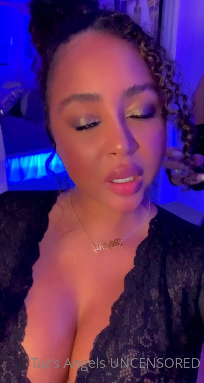Tazsangels Cleavage and Big Tits Clip