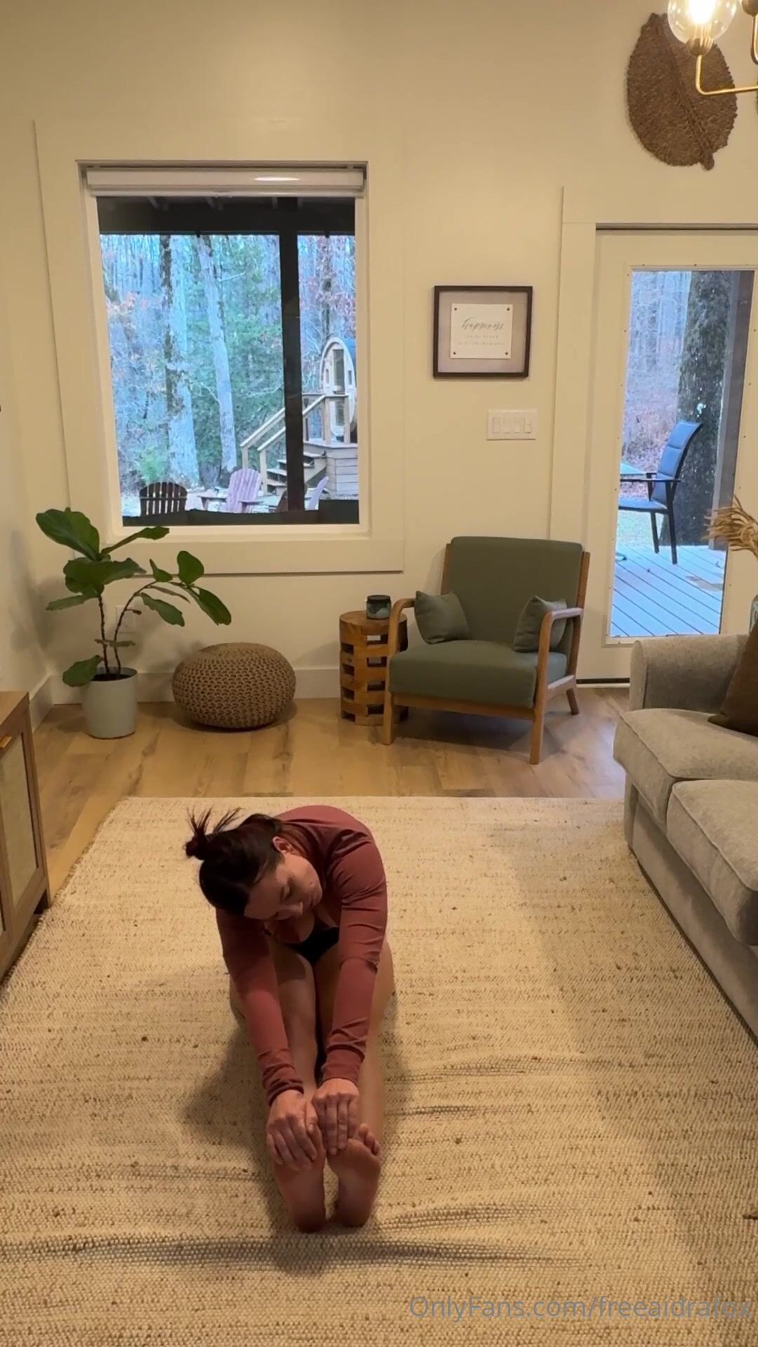 Aidra Fox Tits Out On Couch Leak