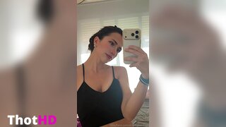 Aldi Bernardo Cleavage