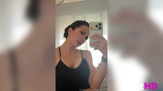 Aldi Bernardo Cleavage