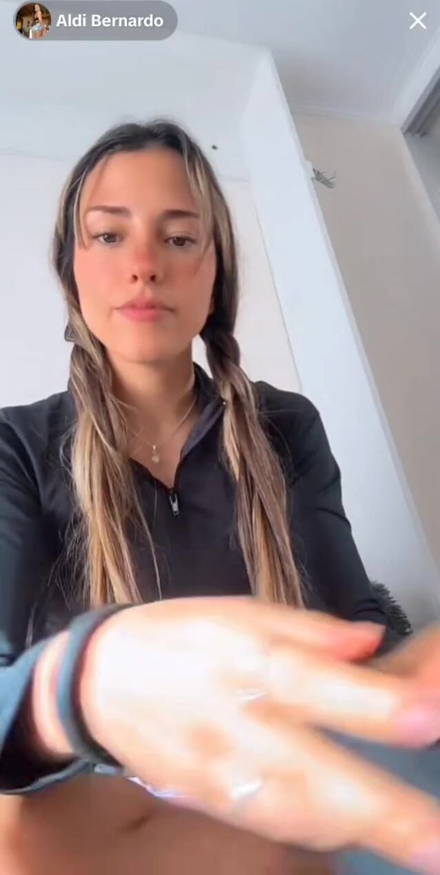 Aldi Bernardo Spread Legs Masturbating Clip