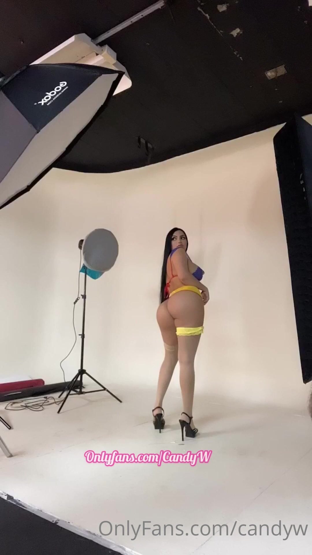 Candyw1 Ass in High Heels Leaked