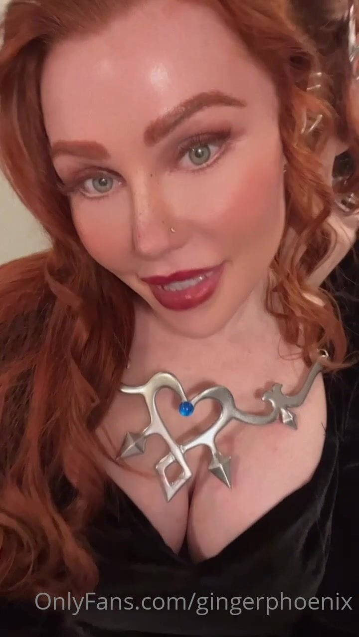Ginger Phoenix Cleavage NSFW