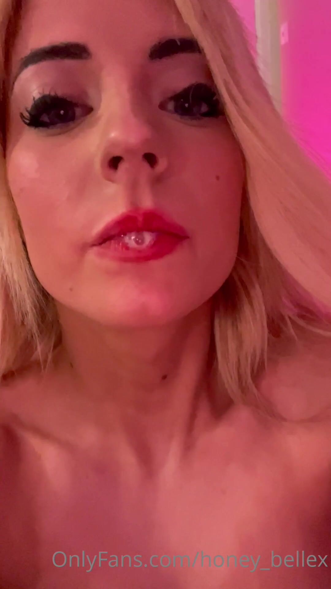 Honey Belle Nude Tongue