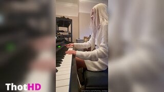 Honey Belle Solo