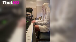 Honey Belle Solo