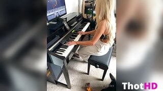 Honey Belle Solo OF