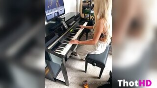 Honey Belle Solo OF