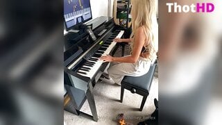 Honey Belle Solo OF