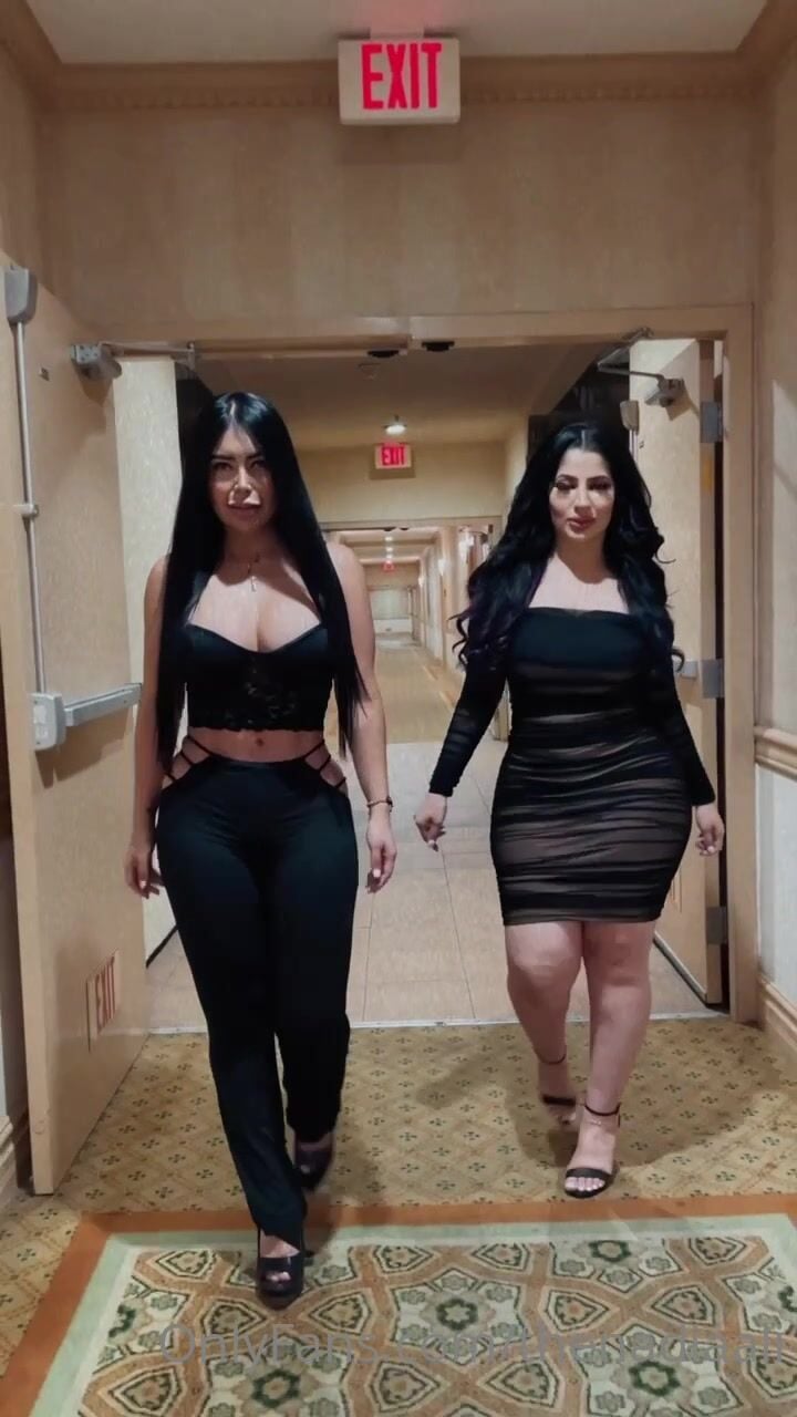 Nadia Ali Curvy Cleavage Video