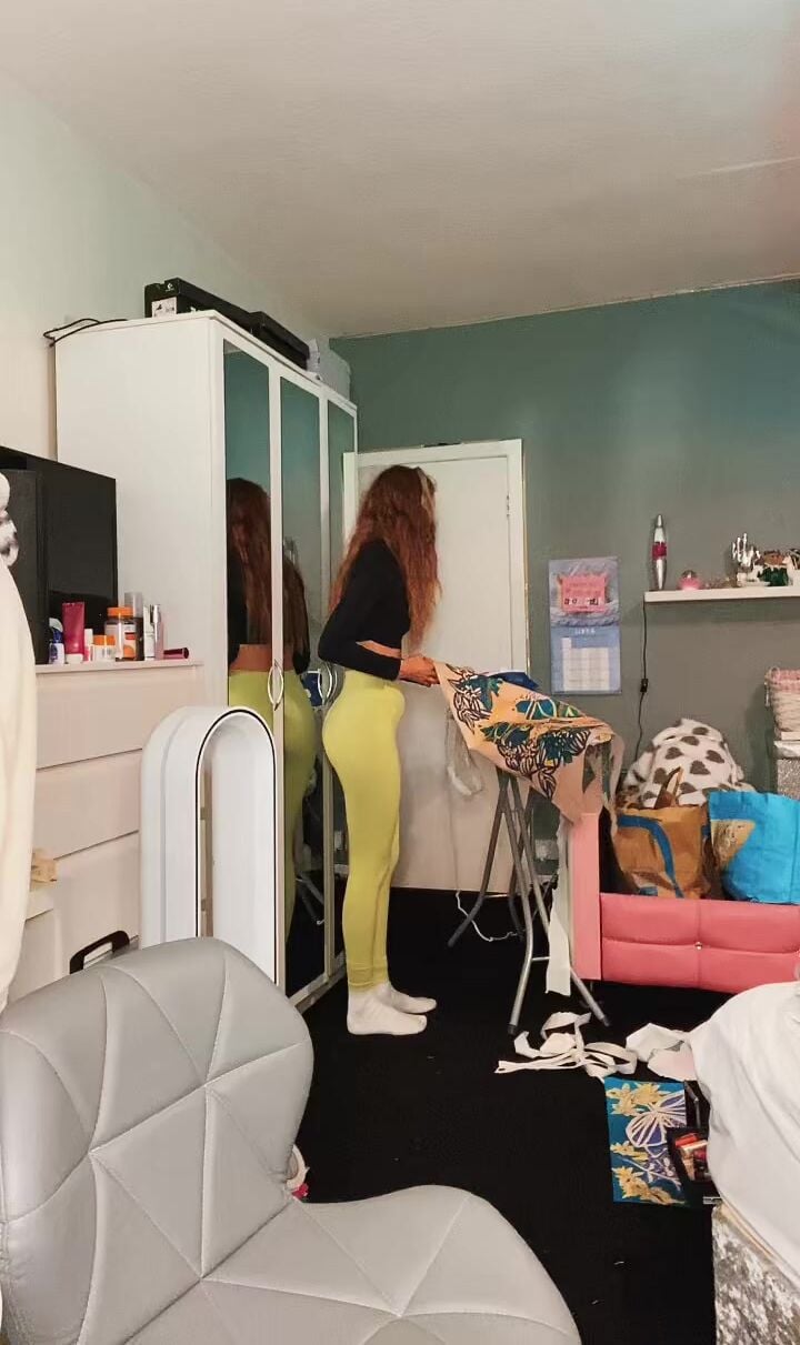 PrincessEmzs4xo Ass on the Couch