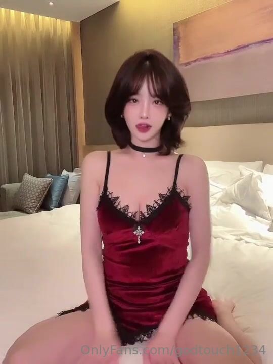Sunwall95 Choker Spreading Legs Video