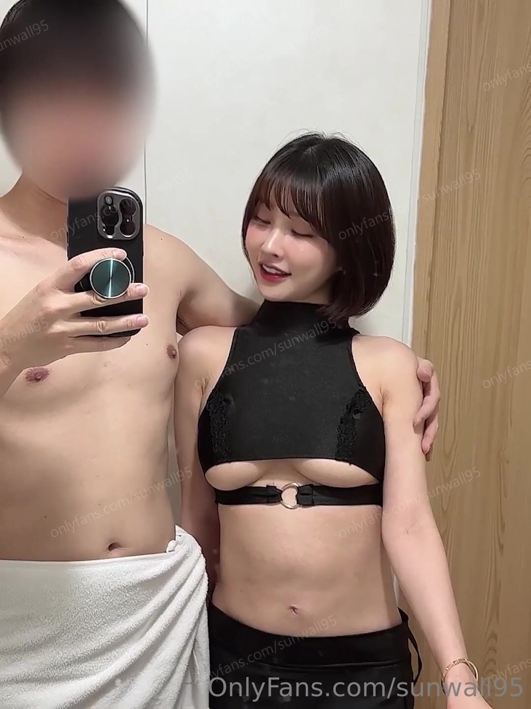 Sunwall95 Towel Underboob Leaked