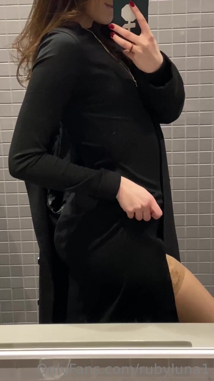 Vikky Candy Bathroom Thighhighs OF