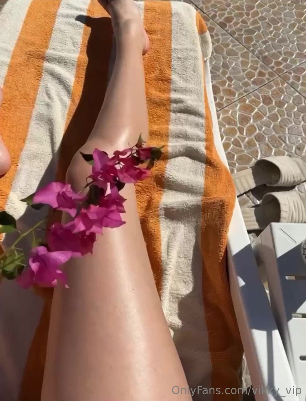 Vikky Candy Close-Up Feet OF