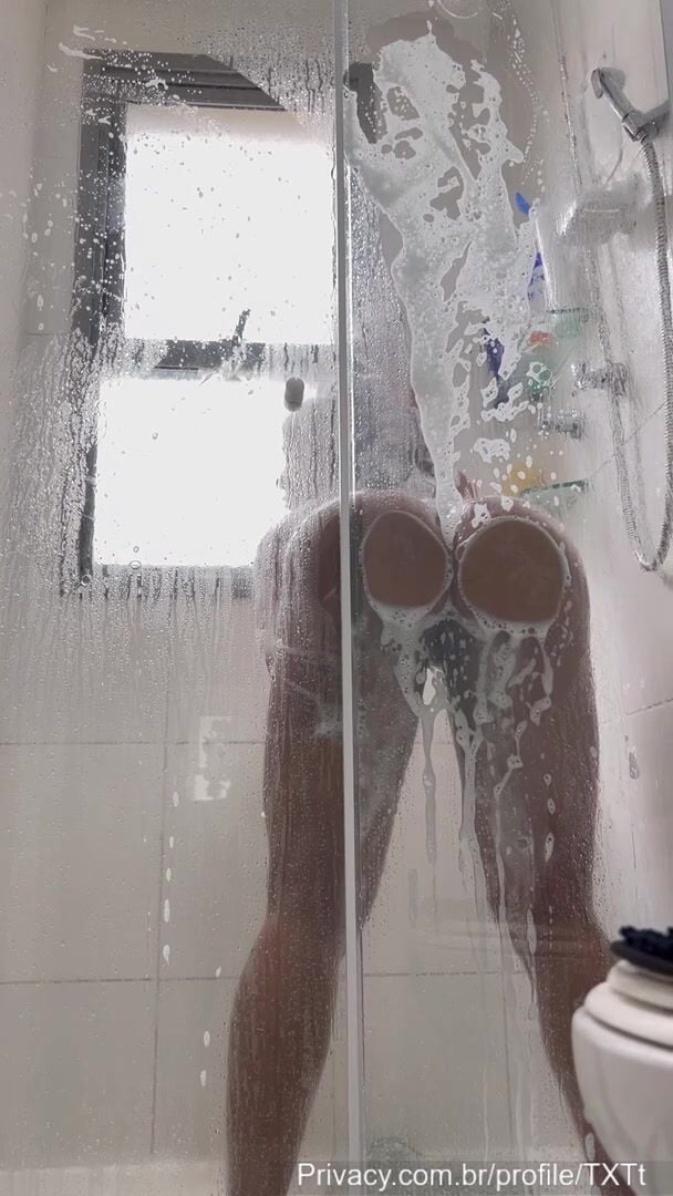 Rayhellen Andrade Nude Shower Show