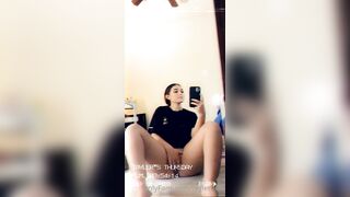 Tayler Hills Selfie Masturbating video