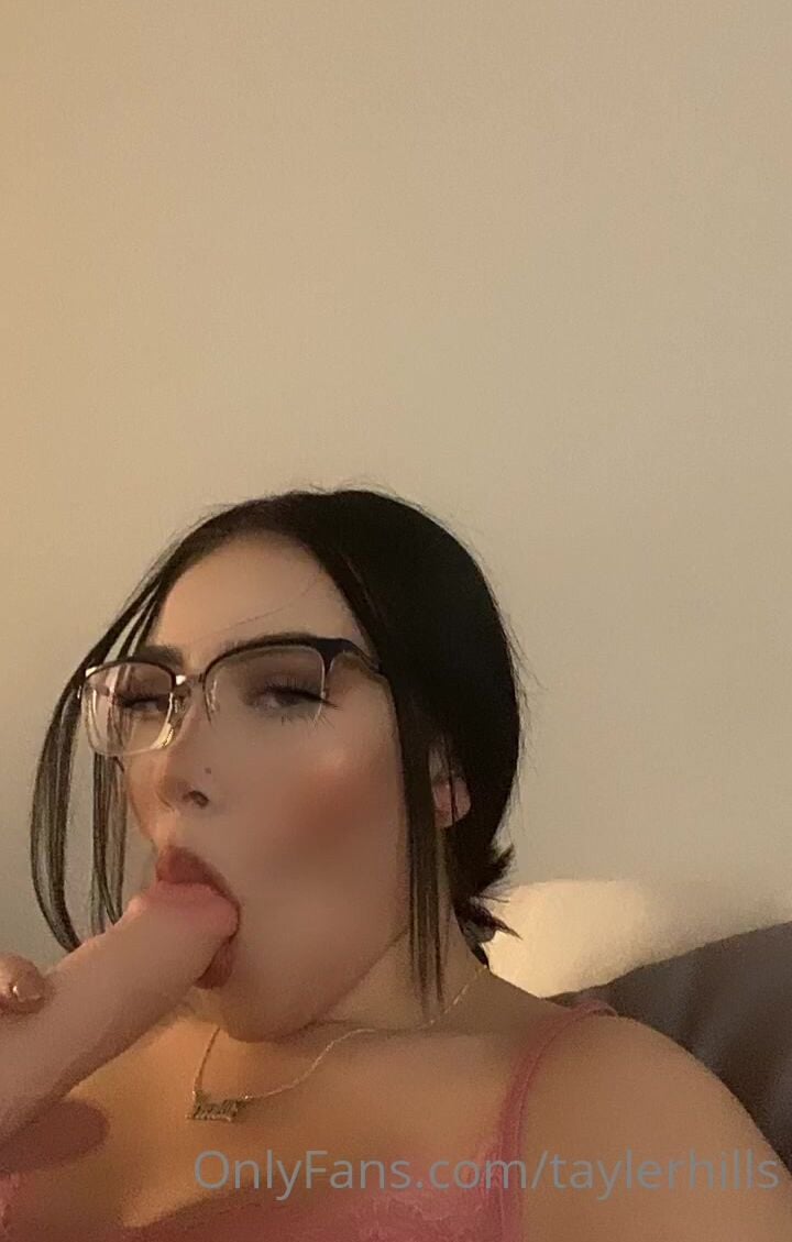 Tayler Hills Dildo Bj