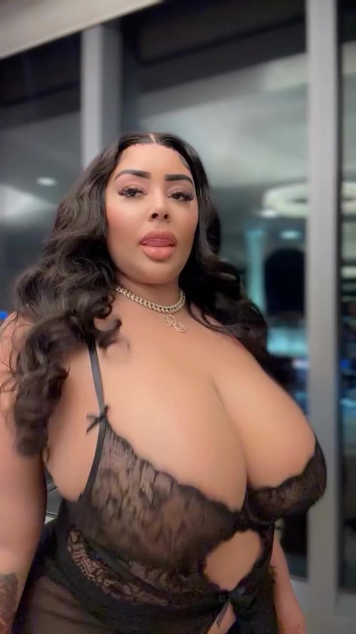 Creole Barbie Cleavage and Huge Tits Clip
