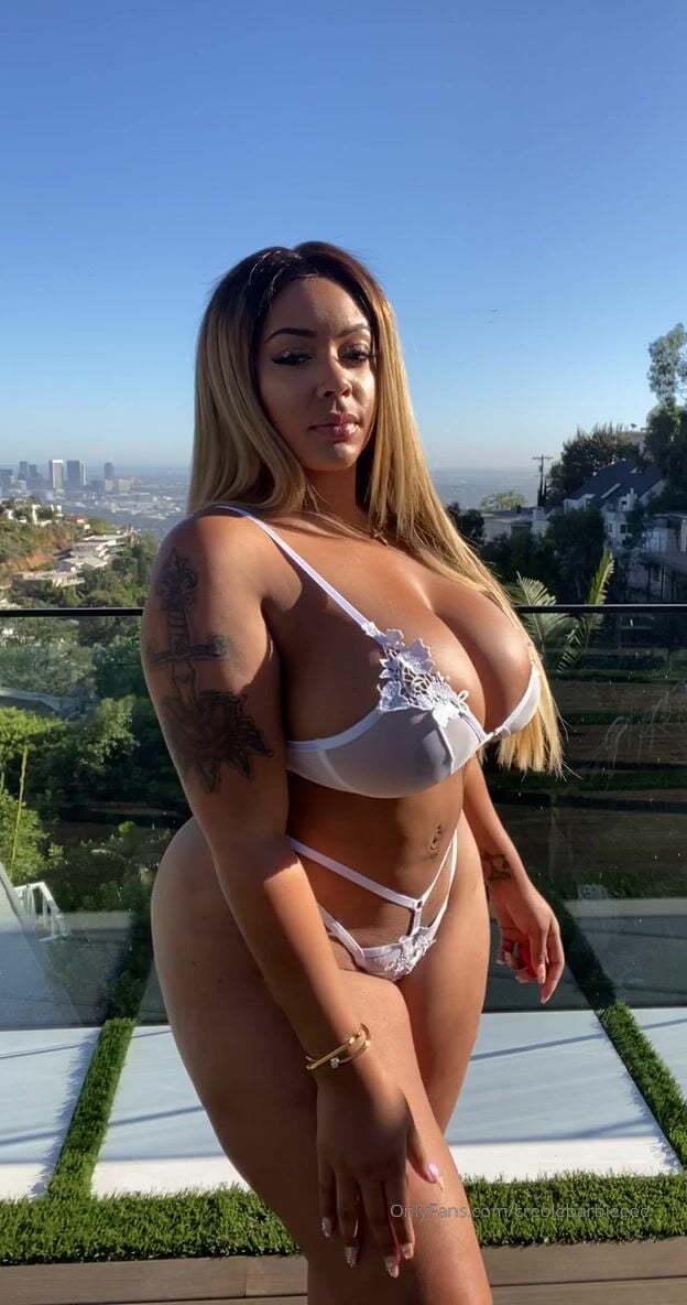 Creole Barbie Outdoor Big Tits NSFW