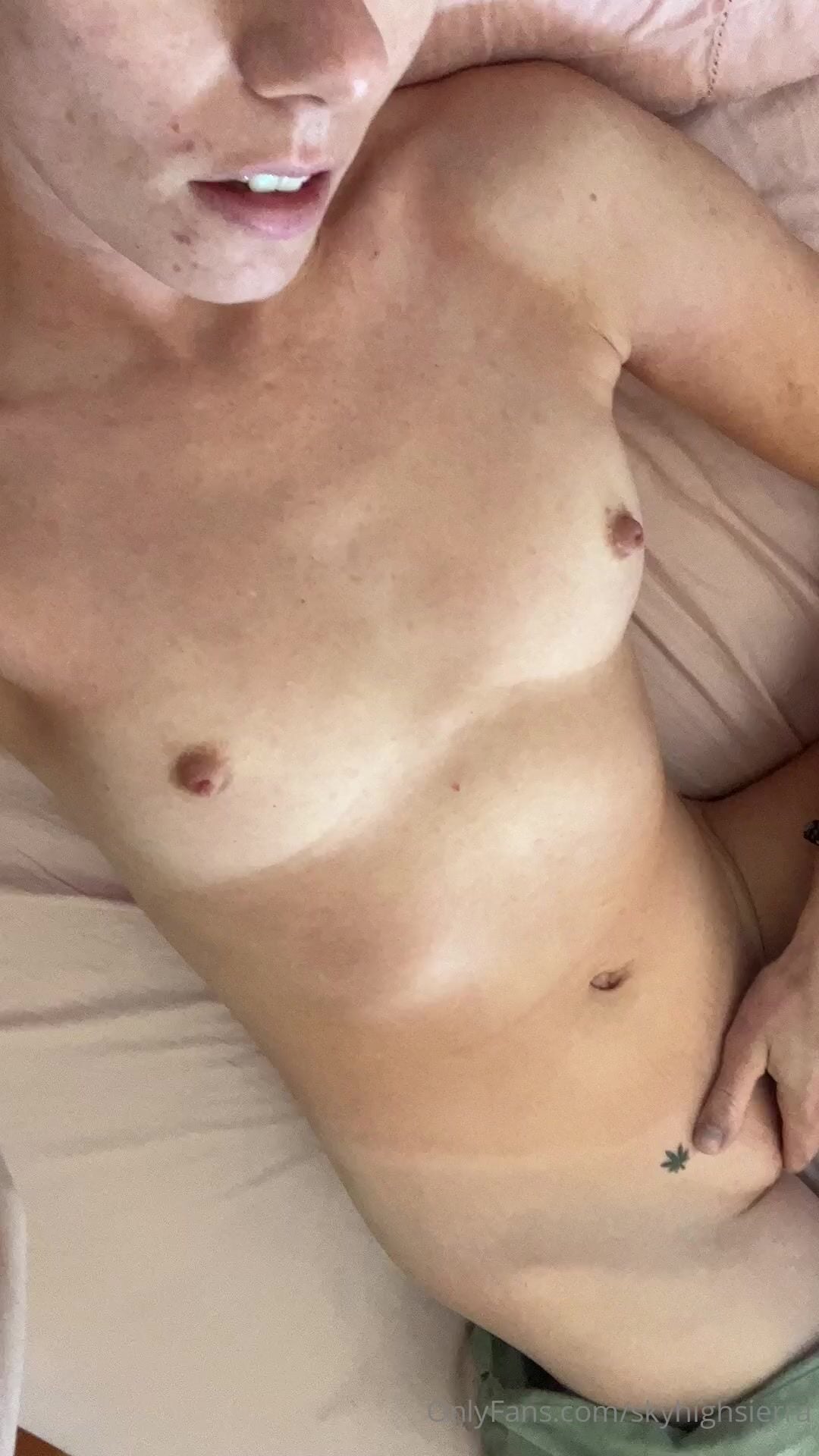 Skyhighsierra Masturbating Nude