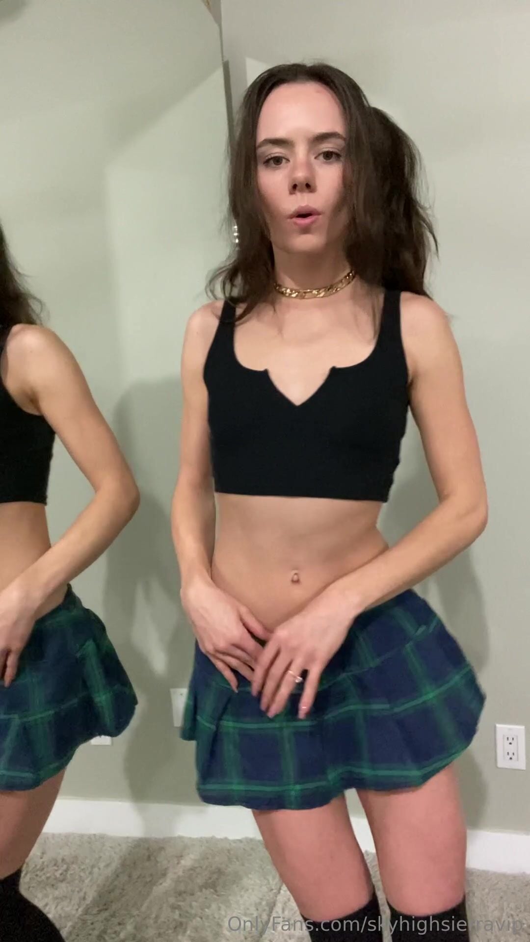 Skyhighsierra Masturbating in Thighhighs NSFW