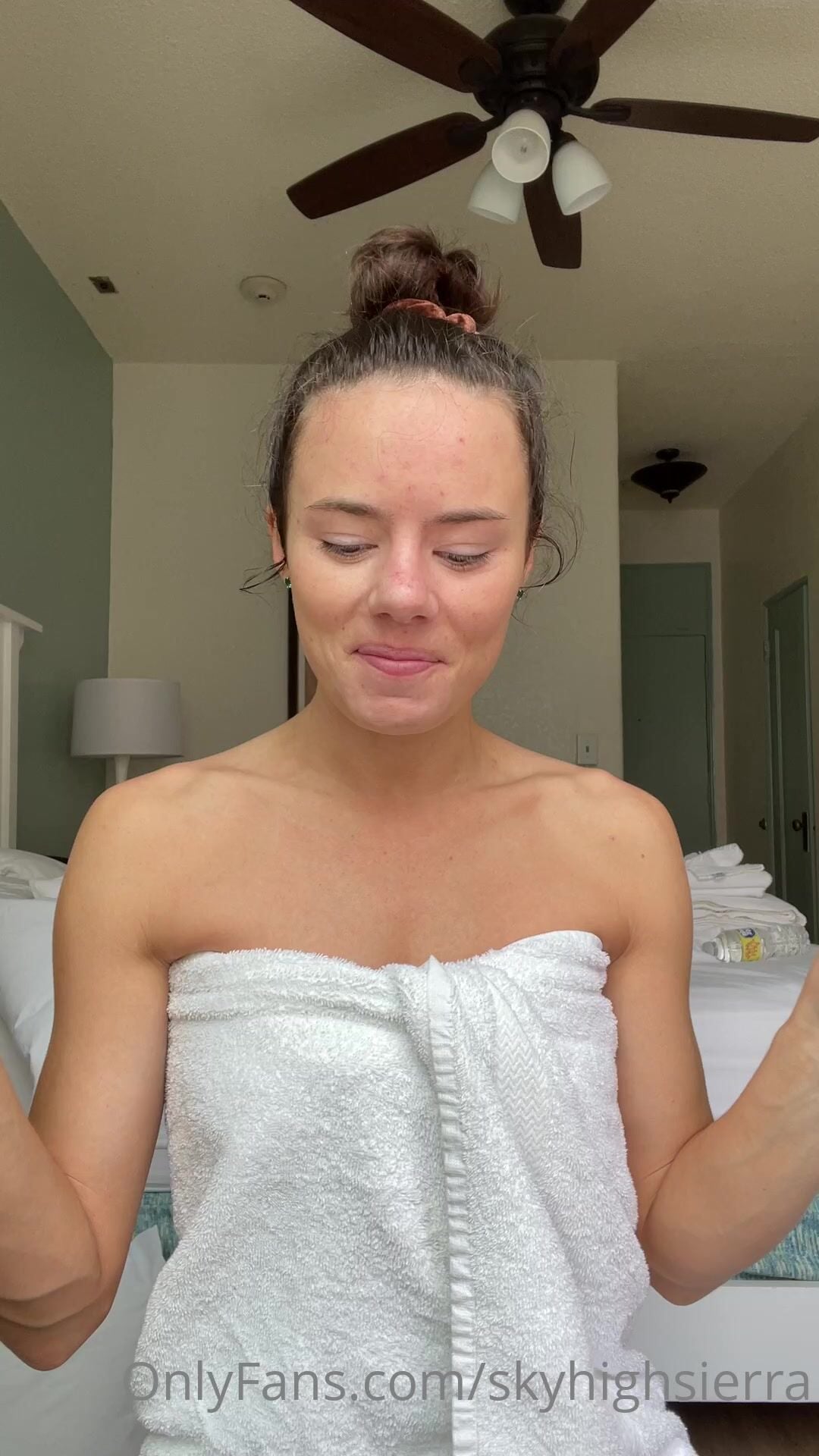 Skyhighsierra Pussy with Towel Video