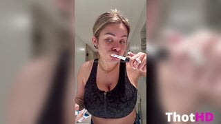 Vipnobettertits Cleavage Clip