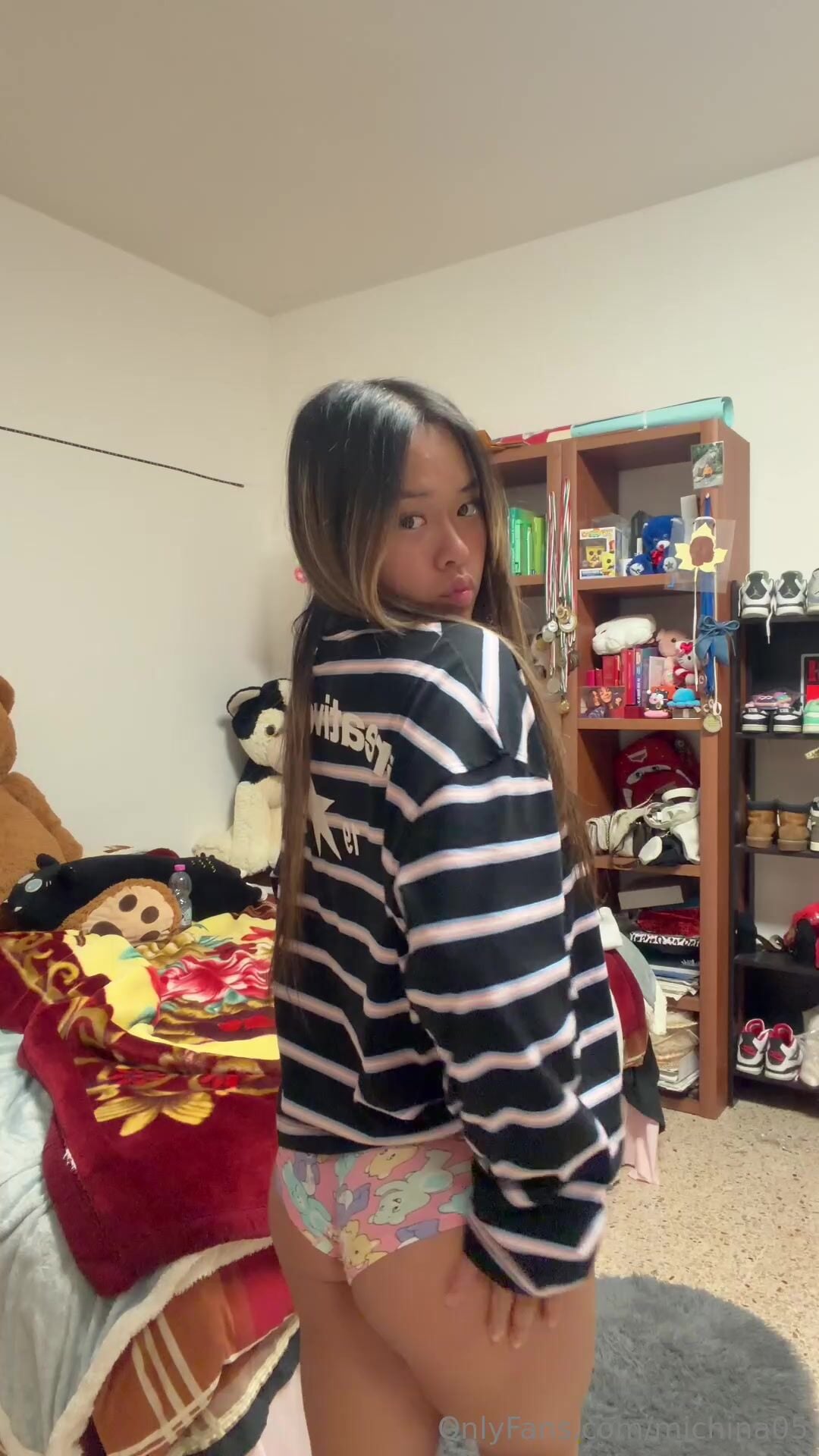 Michela Han Ass in Shorts Video