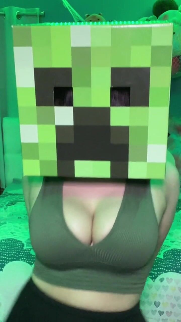 Tiktok Minecraft Creeper Cosplay