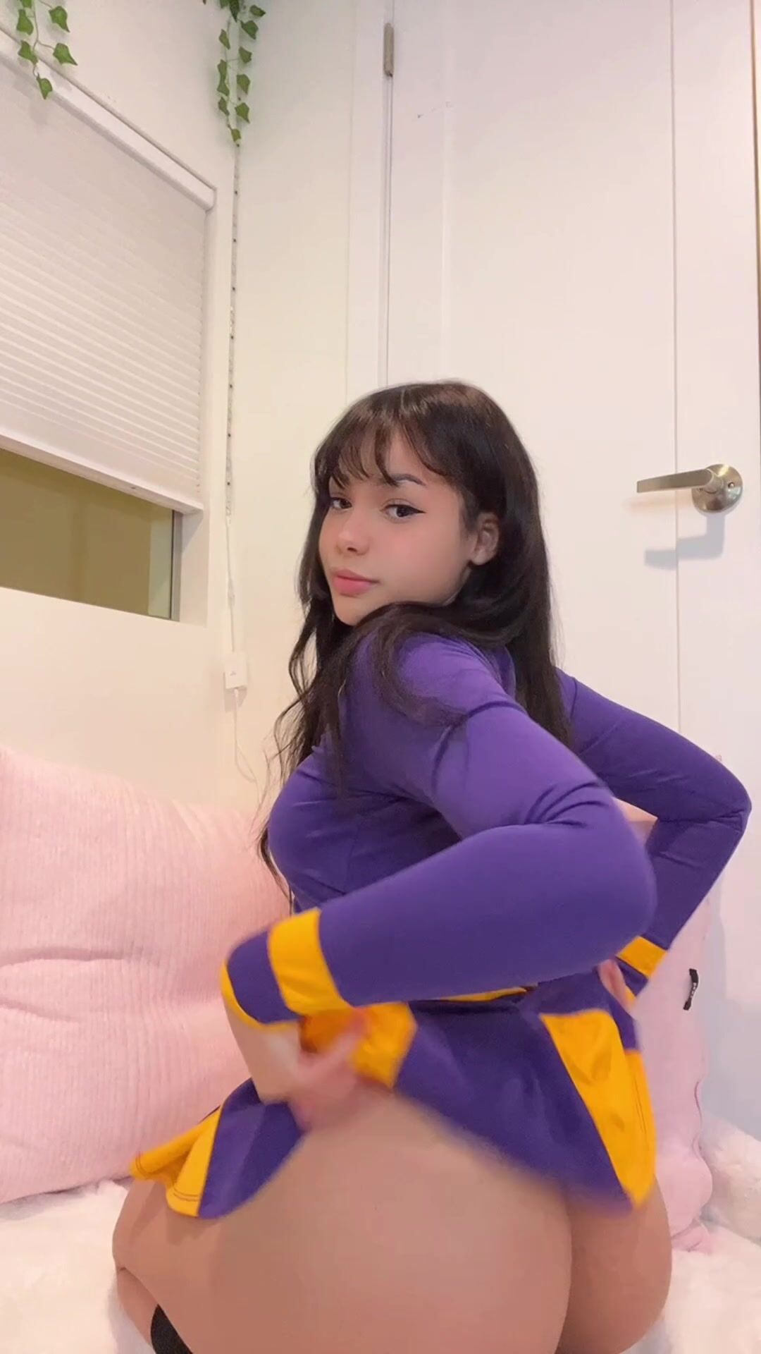 Aria Bunny Pantyless Ass Clip