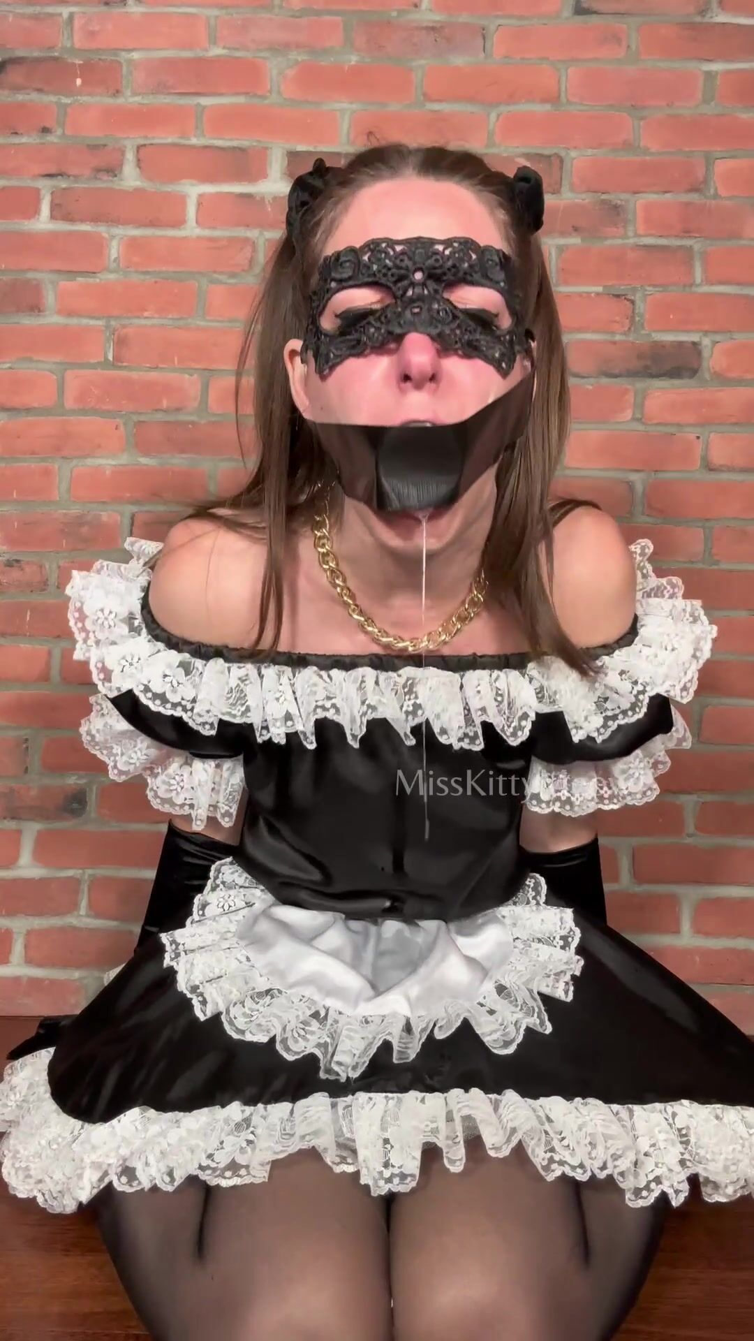 MissKittyMeow Pantyhose Dress Clip