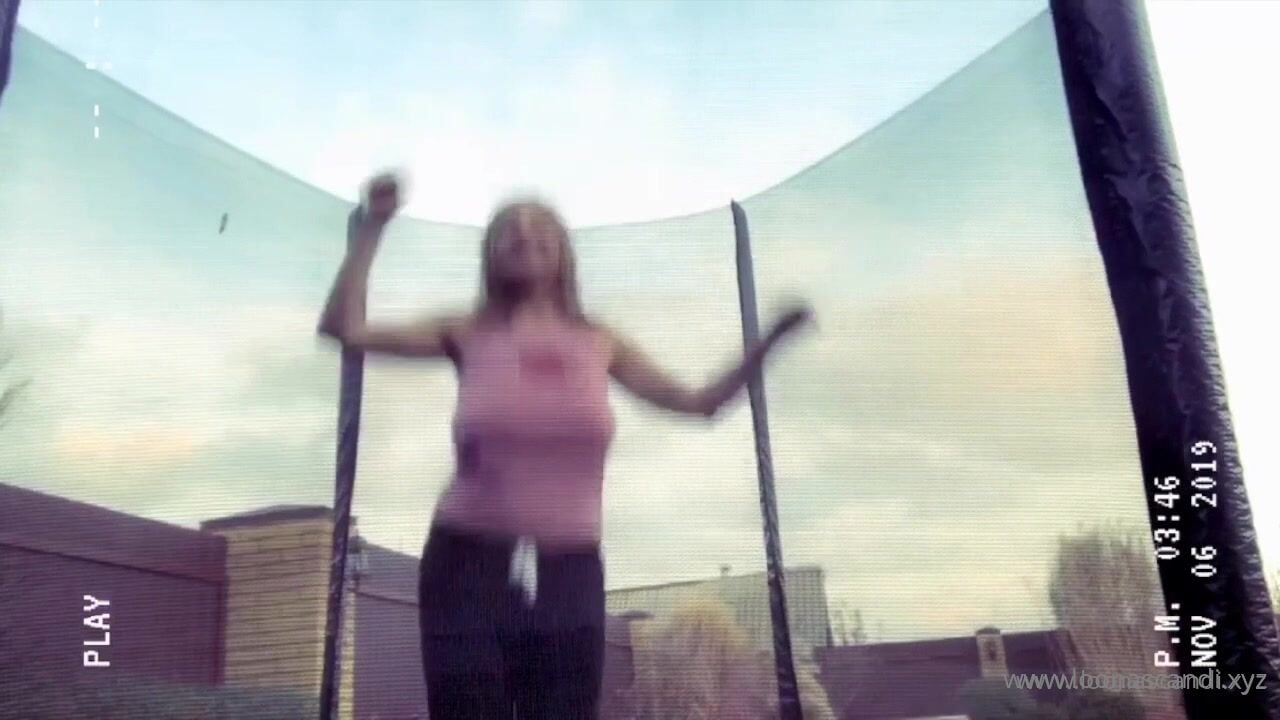 Loonascandi Topless Clip