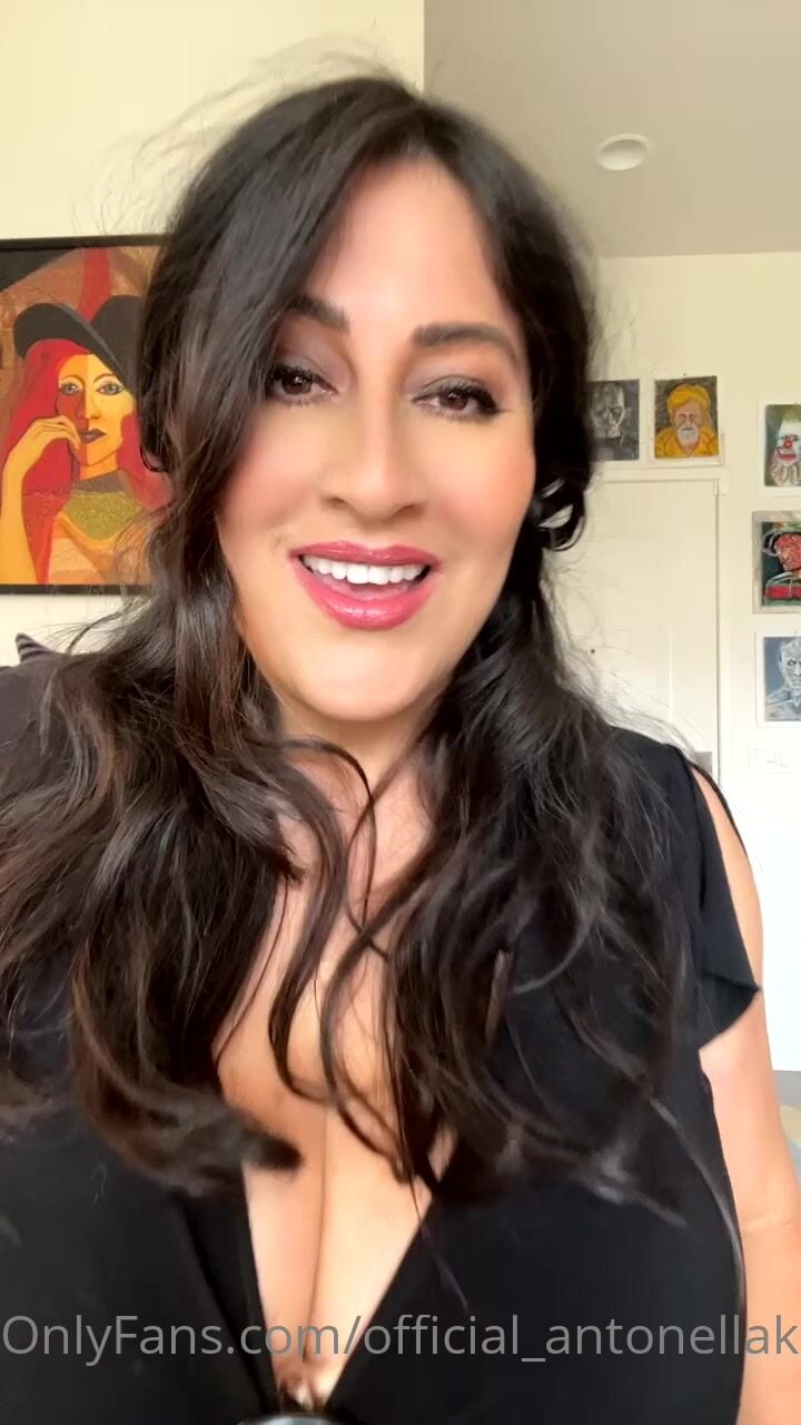 Antonella Kahllo Big Tits Cleavage OF
