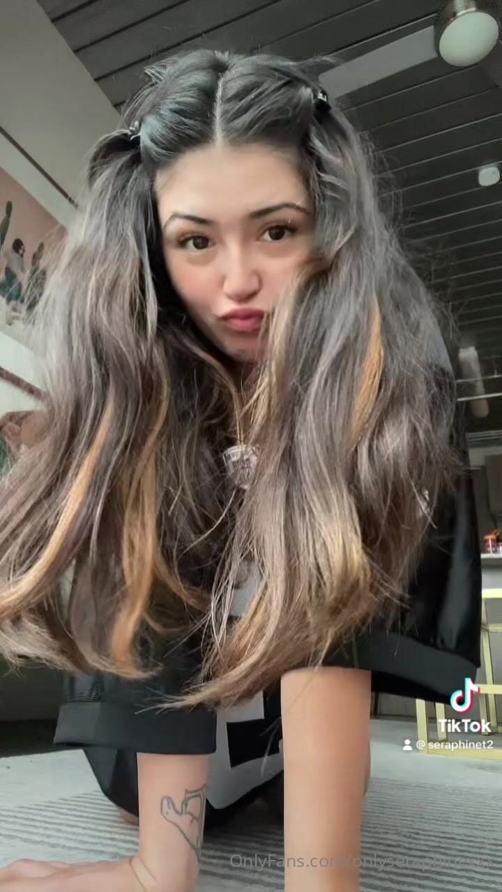 Onlyseraphinexxx On All Fours