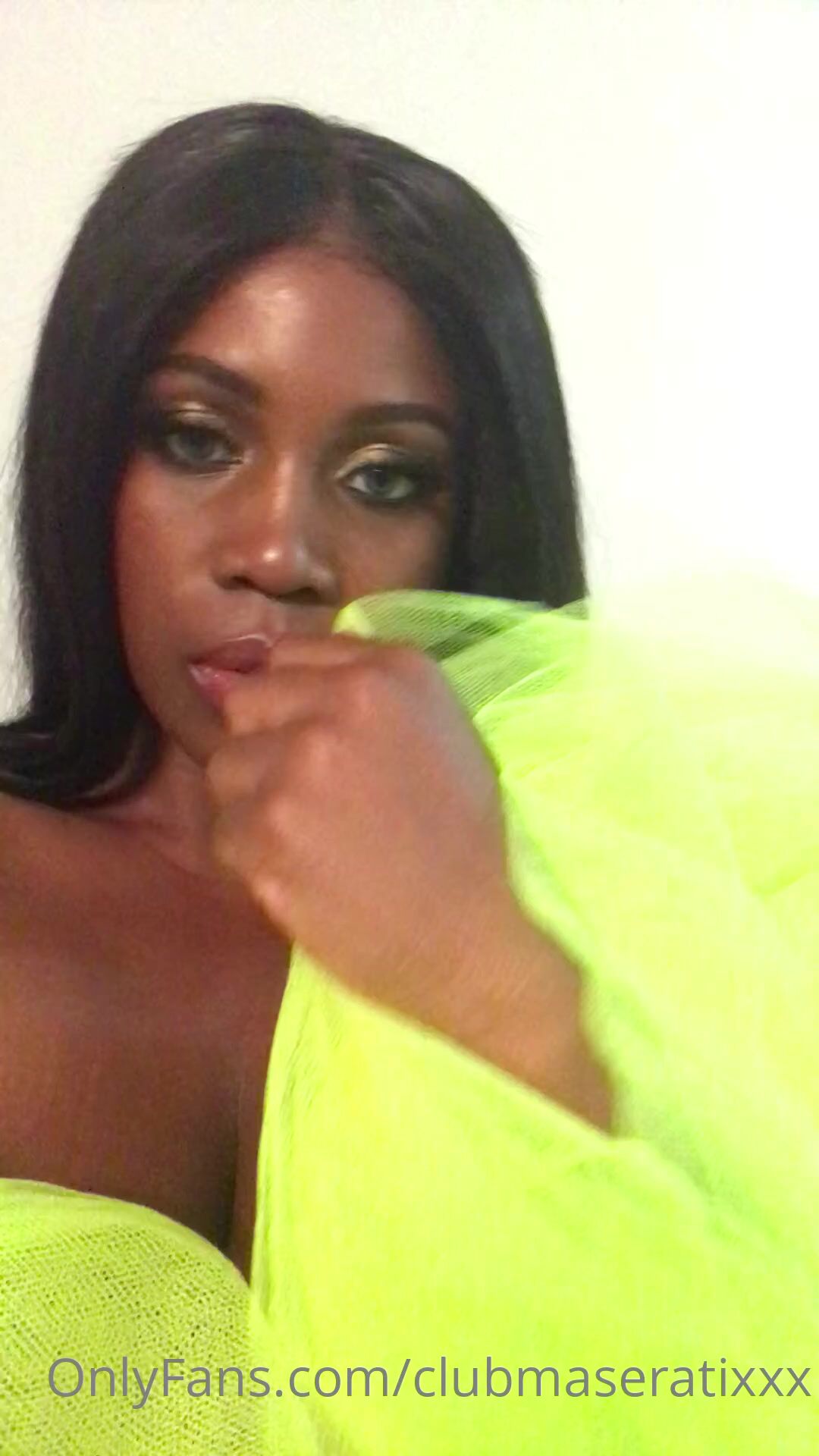 Clubmaseratixxx Big Tits Cleavage Clip