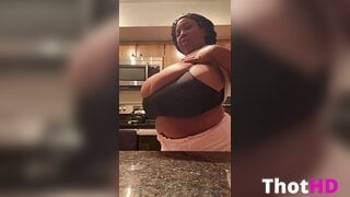 Clubmaseratixxx Huge Tits Cleavage Leak